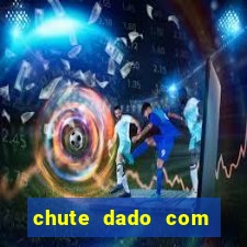 chute dado com extrema força no futebol