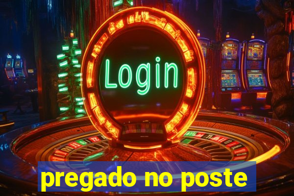 pregado no poste